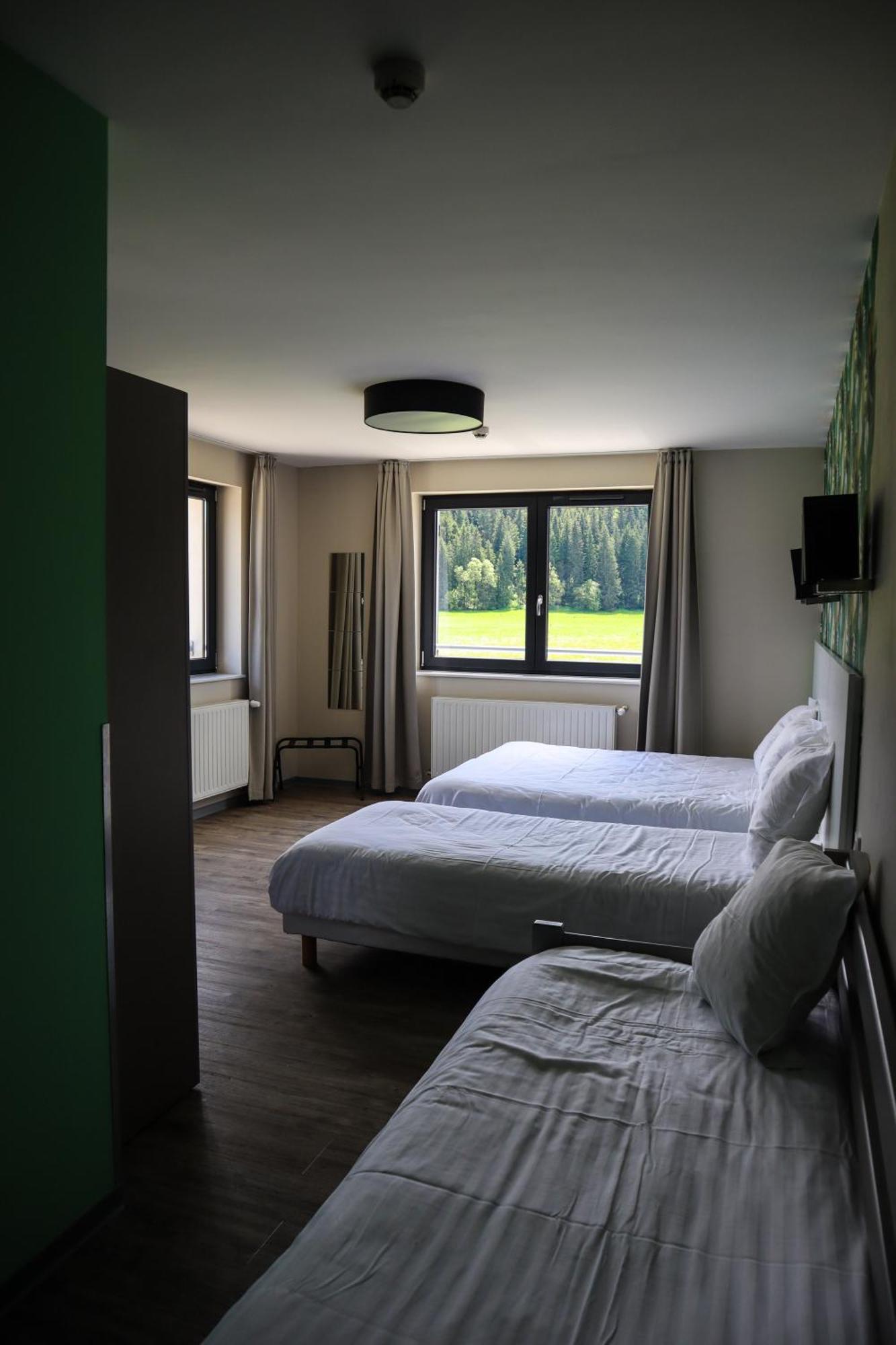 Auberge Du Chateau De Joux La Cluse-et-Mijoux Exterior photo