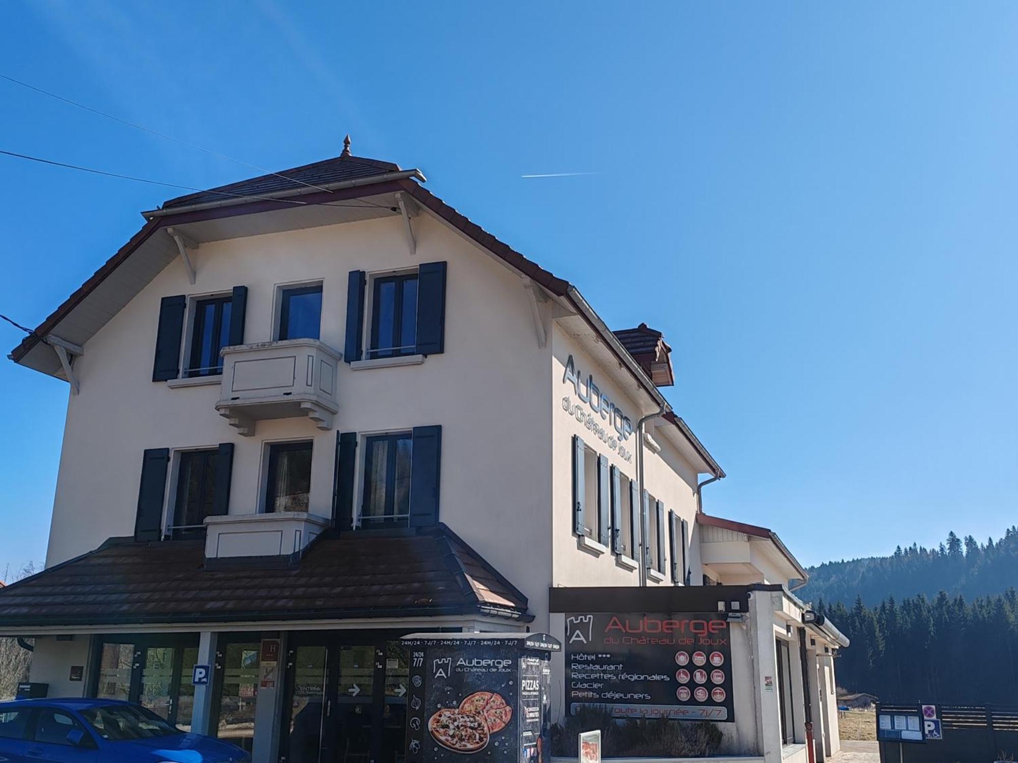 Auberge Du Chateau De Joux La Cluse-et-Mijoux Exterior photo